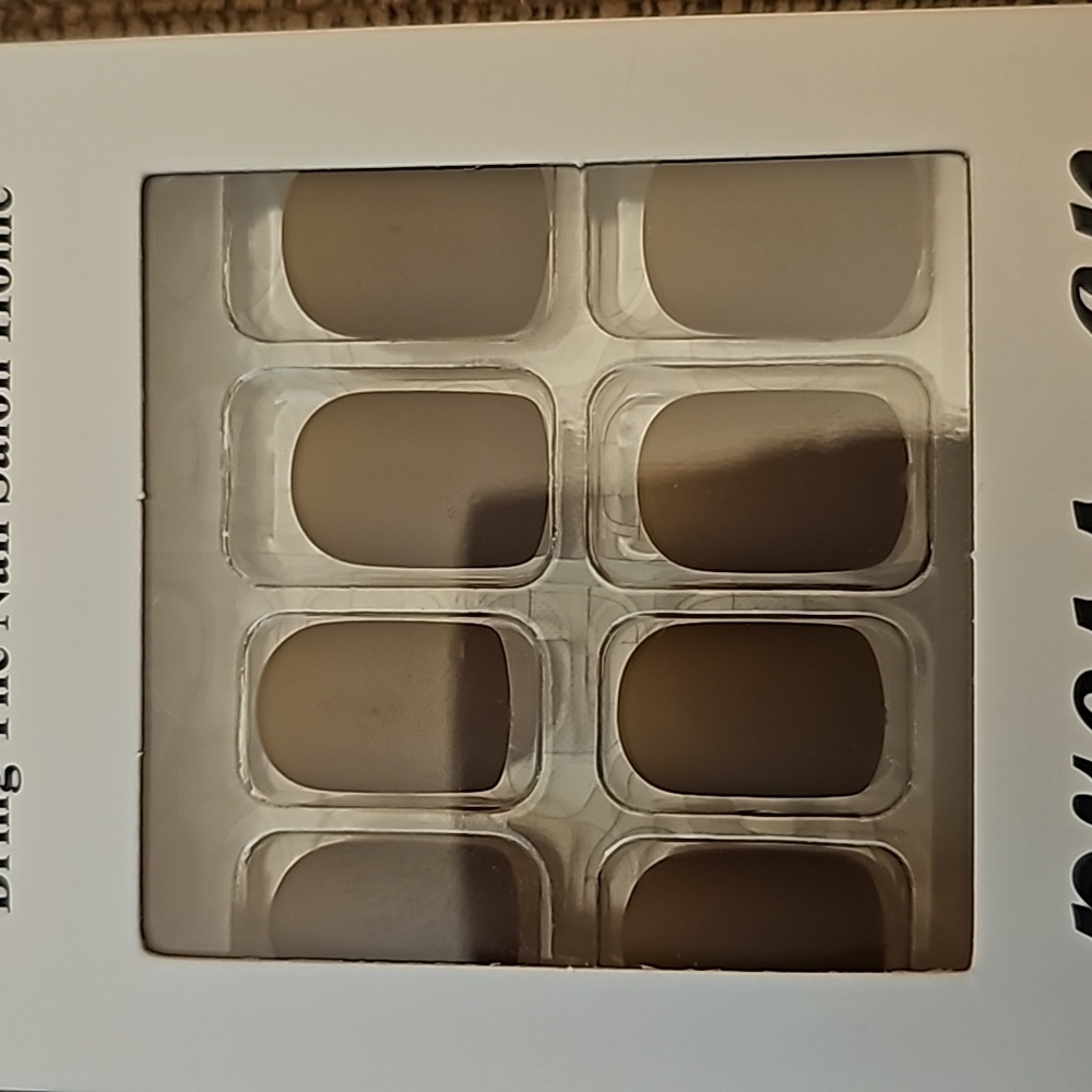 Press on nails